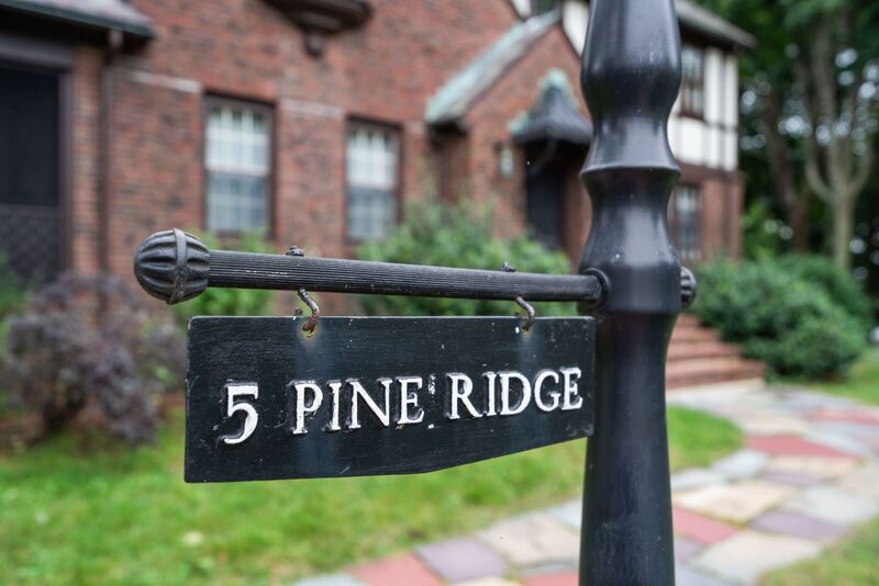 Close up view of the 5 Pine Ridge Sign